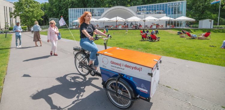 Mobilny punkt głosowania w BO  Gdyni (fot. Facebook/Budżet Obywatelski Gdynia)