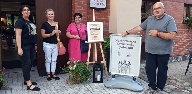 Norbertańska Kawiarenka Społeczna w Żukowie (fot. Radio Gdańsk/Gracjana Pòtrëkùs)