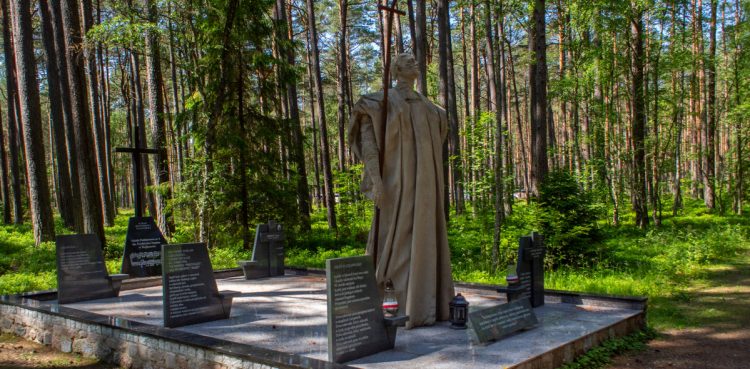 Groby w Piaśnicy na Kaszubach (fot. KFP/Paweł Marcinko)