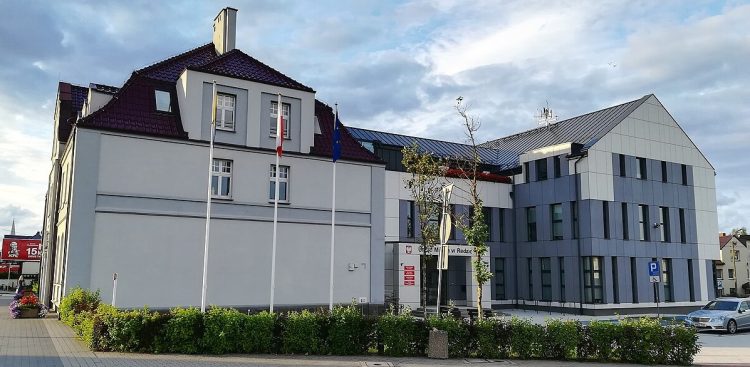 Urząd Miasta w Redzie (fot. Wikimedia Commons)