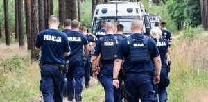 Poszukiwania w lesie (fot. KPP w Starogardzie Gdańskim)