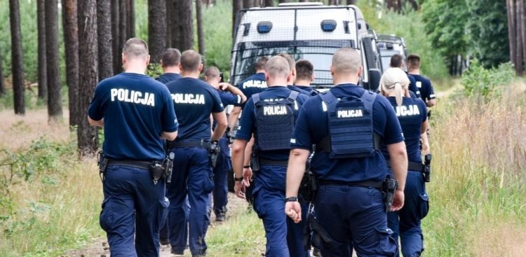 Poszukiwania w lesie (fot. KPP w Starogardzie Gdańskim)