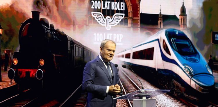 Premier Donald Tusk na 16. Międzynarodowych Targach Kolejowych Trako (fot. PAP/Piotr Matusewicz)