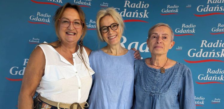 Aldona Wojtczak, Grażyna Zalewska-Pawlisz i Barbara Jóźwiak z Fundacji Metapomoc (fot. Radio Gdańsk/Tatiana Slowi)