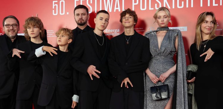 Ekipa filmu "Ministranci" na Czerwonym Dywanie 50. FPFF w Gdyni, 27.09.2025 r. (fot. Radio Gdańsk/Piotr Puchalski)