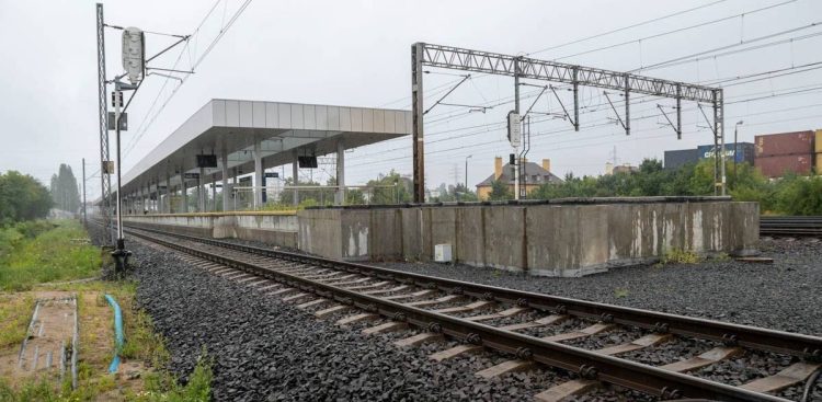 W tej części peronu SKM Gdynia Grabówek powstanie dodatkowe przejście dla pasażerów (fot. Michał Sałata/gdynia.pl)