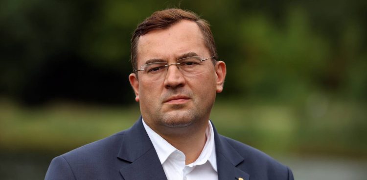 Minister rolnictwa i rozwoju wsi Stefan Krajewski na konferencji prasowej w Spale, 19.09.2025 r. (fot. PAP/Marian Zubrzycki)