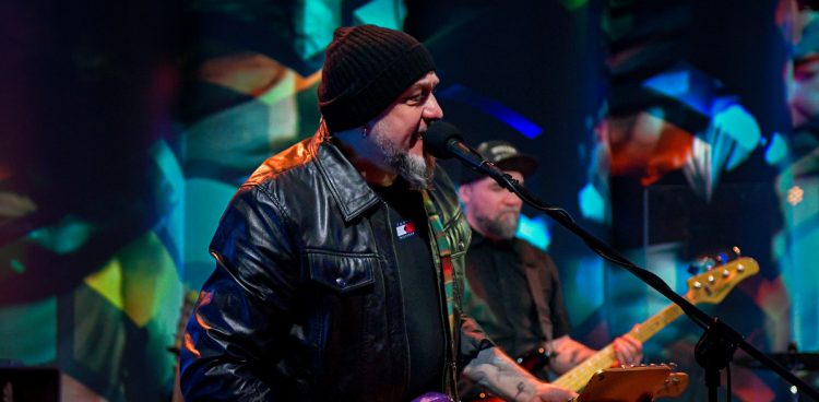 Piotr Łukaszewski w studiu koncertowym Radia Gdańsk z zespołem Ptaky (fot. Radio Gdańsk/Pola Malańska)