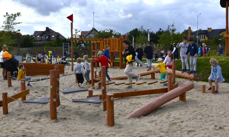 Plac zabaw na Błoniach Janowskich (fot. UM Rumia)