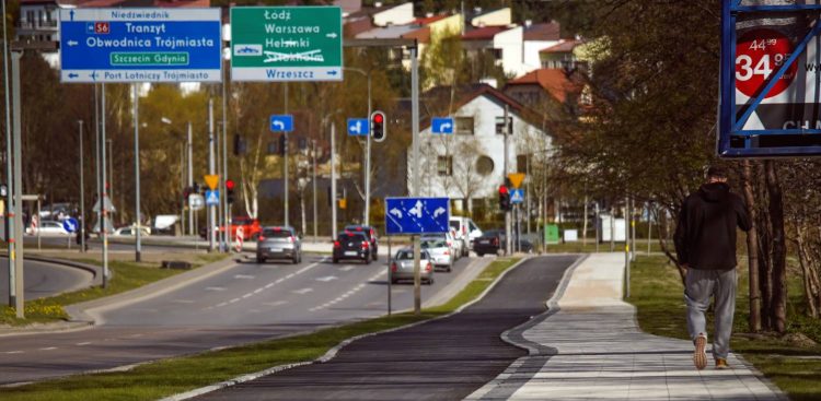 Gdańsk. Budowa ścieżki rowerowej w ciągu ul. Potokowej i Rakoczego. 23.04.2020 r. (fot. Paweł Marcinko / KFP)