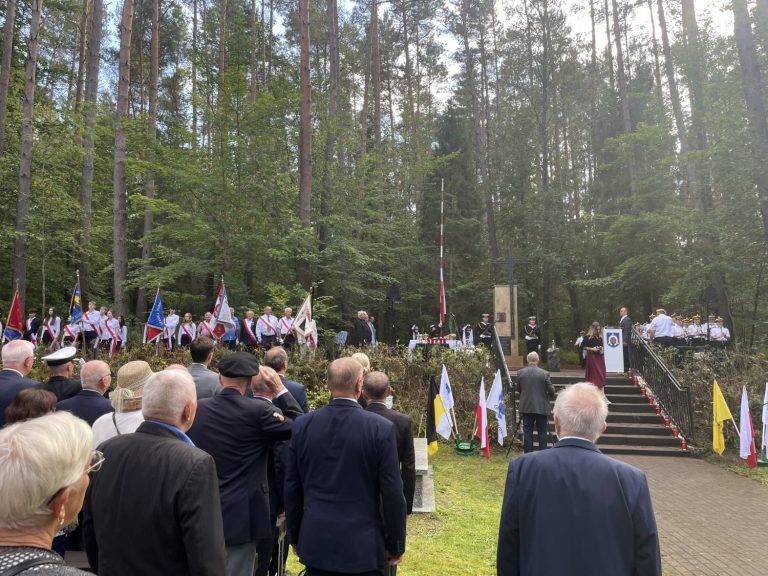Uroczystości upamiętniające ofiary Marszu Śmierci z obozu koncentracyjnego Stutthof. Rybno, 21.09.2025 r. (fot. Radio Gdańsk/Tymon Nieśmiałek)