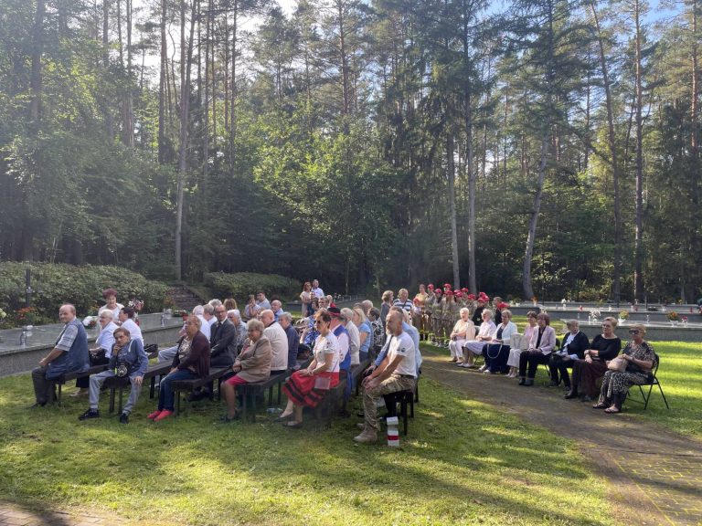 Uroczystości upamiętniające ofiary Marszu Śmierci z obozu koncentracyjnego Stutthof. Rybno, 21.09.2025 r. (fot. Radio Gdańsk/Tymon Nieśmiałek)