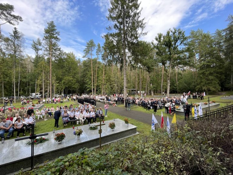 Uroczystości upamiętniające ofiary Marszu Śmierci z obozu koncentracyjnego Stutthof. Rybno, 21.09.2025 r. (fot. Radio Gdańsk/Tymon Nieśmiałek)