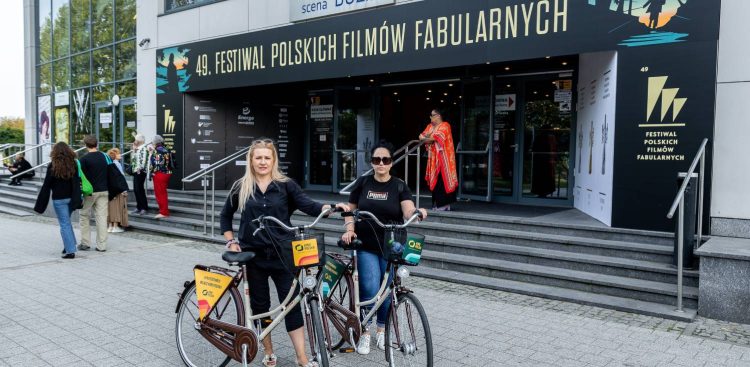 Rowery, które można wypożyczyć w trakcie 50. FPFF w Gdyni, 23.09.2025 r. (fot. FPFF/Piotr Żagiell)