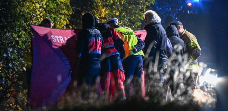 Miejsce wypadku w Łebieńskiej Hucie (fot. PAP/Andrzej Jackowski)