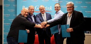 Od lewej: Jakub Osika (Radio Rzeszów), Mirosław Kasprzak (Radio Lublin), Krzysztof Lodziński (Radio Gdańsk), Marcin Tomkiel (Radio Białystok), Artur Lewandowski (Radio Olszyn) (fot. Radio Gdańsk/Martyna Krawcewicz)