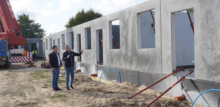 Ściany budynku socjalnego dla pogorzelców w Człuchowie (fot. UM Człuchów)