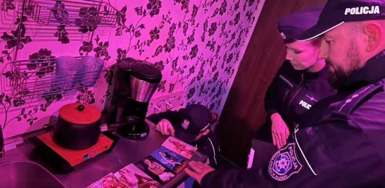 EscapeTruck w Słupsku. Policja ostrzega młodzież przed handlarzami ludźmi (fot. Radio Gdańsk/Łukasz Kosik)