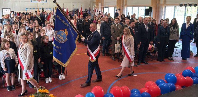 Nadanie patrona szkole w Jeleńskiej Hucie, 14.10.2025 r. (fot. Radio Gdańsk/Robert Groth)