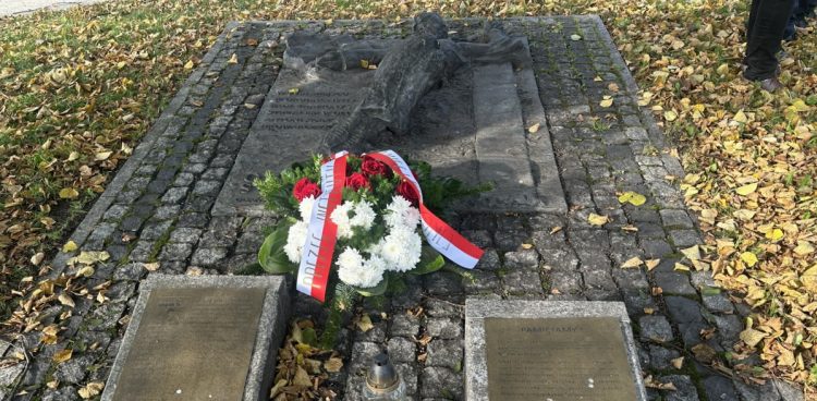 Pomnik Ofiarom Stanu Wojennego w Gdańsku na Targu Rakowym (fot. Radio Gdańsk/Oskar Bąk)