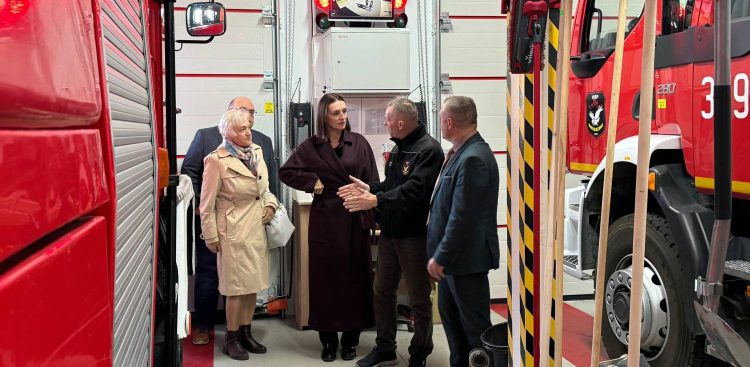 Spotkanie woj. pomorskiej Beaty Rutkiewicz z samorządowcami i strażakami w sprawie wydatków na ochronę ludności (fot. Radio Gdańsk/Łukasz Kosik)