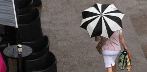 Letnia ulewa na ulicy Podwale Staromiejskie w Gdańsku, 22.07.2025 r. (fot. Daniel Słoboda/KFP)