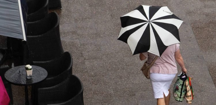 Letnia ulewa na ulicy Podwale Staromiejskie w Gdańsku, 22.07.2025 r. (fot. Daniel Słoboda/KFP)