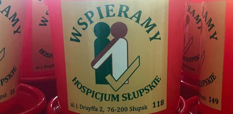 Skarbonka przygotowana do kwesty na rzecz miejskiego hospicjum w Słupsku (fot. Radio Gdańsk/Joanna Merecka-Łotysz)