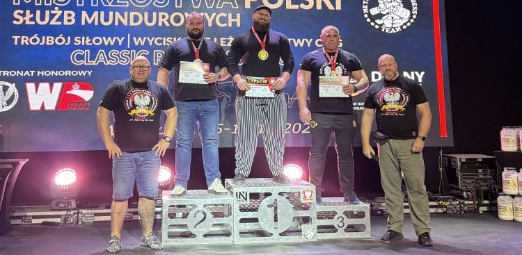 Adrian Kasprzycki na podium Mistrzostw Polski (fot. Lean Bulls Gdynia/Natalia Jasińska)