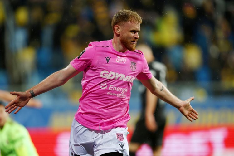 Gdynia, 04.10.2025. Piłkarz Arki Gdynia Sebastian Kerk podczas meczu Ekstraklasy z Cracovią (fot. PAP/Piotr Matusewicz)