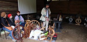 „Nasze òwce mają wełnã jak pierzënã" - spotkanie miłośników owczej wełny we Wdzydzach Kiszewskich, 11.10.2025 r. (fot. Radio Gdańsk/Małgorzata Odyniec)