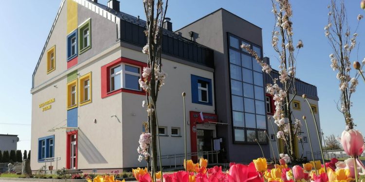 (fot. Facebook/Szkoła w Tuchomiu)