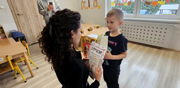 Nikodem Mądry odebrał wyróżnienie w przedszkolu (fot. Radio Gdańsk/Marcin Pacyno)