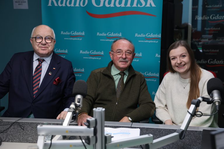 Roman Dambek, Krzysztof Trawicki oraz Joanna Stankiewicz (fot. Radio Gdańsk/Adrian Kasprzycki)