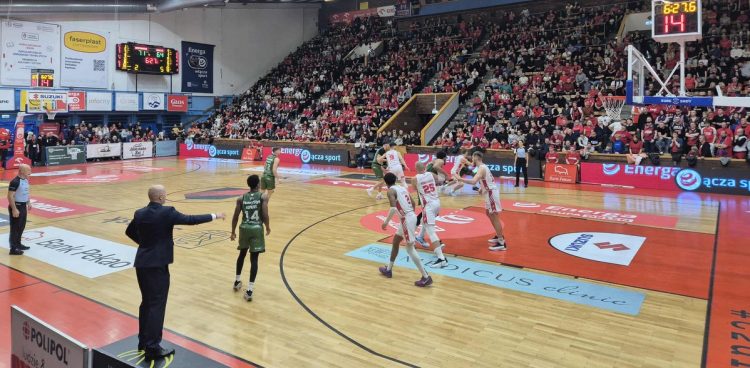 Mecz Energa Czarnych Słupsk z Miastem Szkła Krosno (fot. Radio Gdańsk/Przemysław Woś)