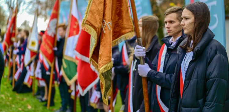 Akcja "Szkoła do hymnu" w Będominie, 10.11.2022 r. (Fot. Radio Gdańsk/Grzegorz Armatowski)