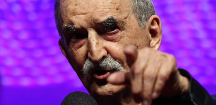 Reżyser Marek Koterski odebrał nagrodę Arcymistrza Kina, podczas Festiwalu Arcymistrzowie Kina w Gdyni, 16.11.2025 r. (fot. PAP/Adam Warżawa)