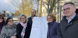 Na zdjęciu od lewej: mieszkanki Sopotu, Katarzyna Hałoń-Ledóchowska, kierowniczka POZ Kardiotel, radny Jarosław Zawada, Magdalena Czarzyńska-Jachim, prezydentka Sopotu, Michał Banacki, wiceprezydent Sopotu oraz radny Piotr Kurdziel (fot. Radio Gdańsk/Tymon Nieśmiałek)