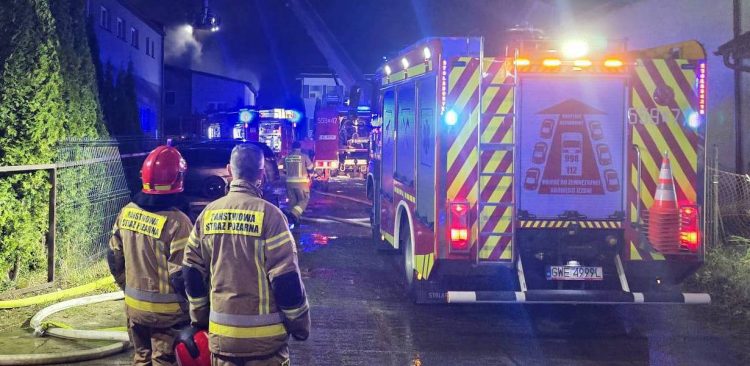 Pożar lakierni w Łężycach (fot. PSP)