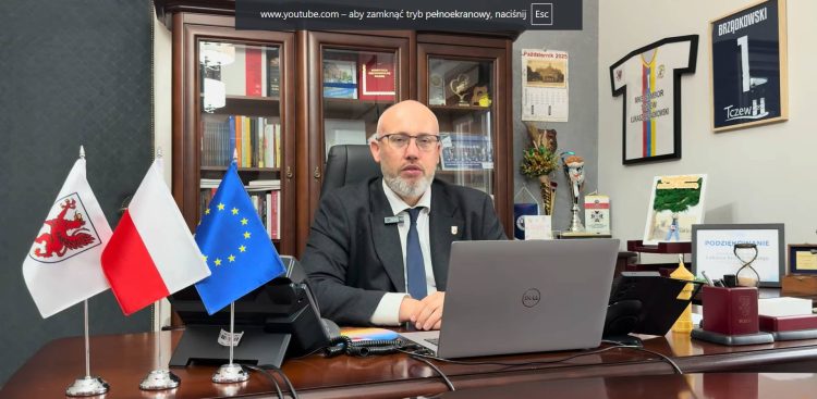 Kadr z pierwszego odcinka cyklu filmów "Prosto z Ratusza" z udziałem prezydenta Tczewa (fot. Miasto Tczew)