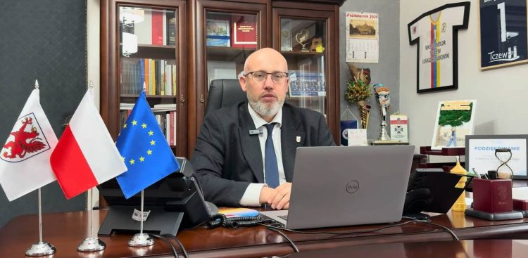 Kadr z pierwszego odcinka cyklu filmów "Prosto z Ratusza" z udziałem prezydenta Tczewa (fot. Miasto Tczew)