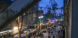 Zdjęcie archiwalne. Ulica Elektryków na terenie dawnej Stoczni Gdańskiej (fot. KFP/Konrad Kosycarz)