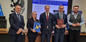 W Urzędzie Marszałkowskim Województwa Pomorskiego podpisano umowę o dofinansowanie projektu (fot. Urząd Miasta Pruszcza Gdańskiego)