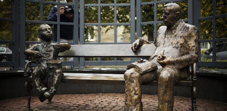 Pomnik Guntera Grassa w Gdańsku-Wrzeszczu na placu Wybickiego
(fot. Krzysztof Mystkowski / KFP)