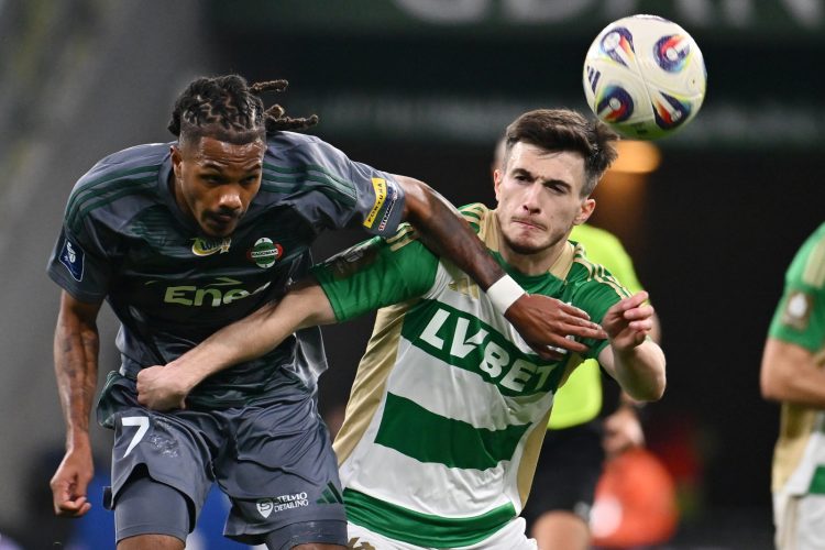 Bujar Pllana (P) i Vasco Lopes (L) )(fot. PAP/Marcin Gadomski)