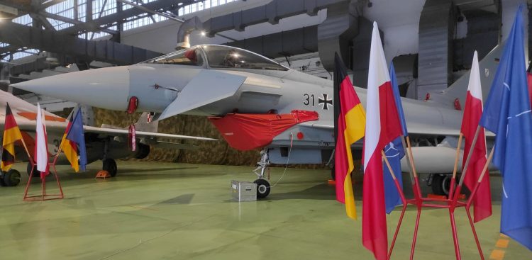 Niemiecki myśliwiec typu Eurofighter (fot. Radio Gdańsk/Mateusz Czerwiński)