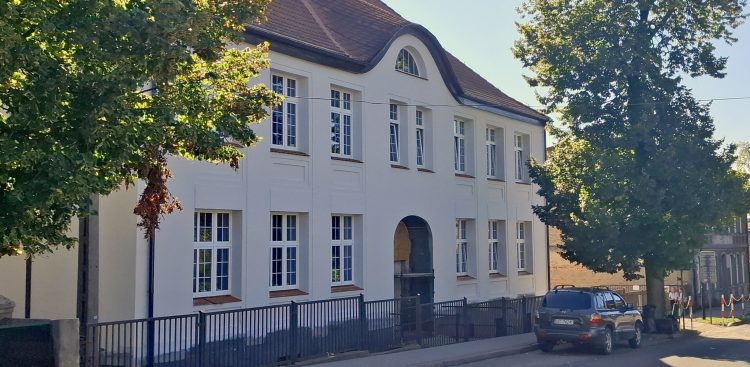 Szkoła Podstawowa Nr 1 im. Jana Pawła II w Skarszewach (fot. Facebook/Skarszewy)