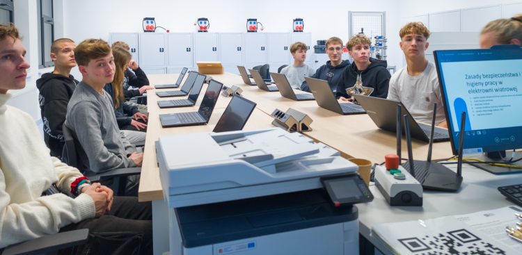 Uczestników czeka 16 godzin zajęć w 10-osobowych grupach (Fot. mat. pras.)