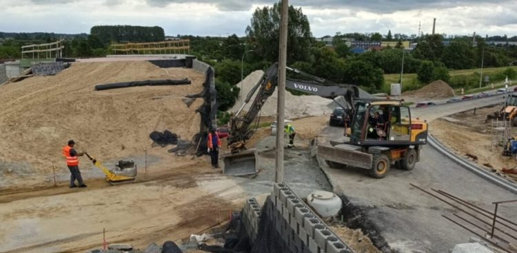 Prace na ul. Strzeleckiego w Pruszczu Gdańskim, zdjęcie archiwalne (fot. Radio Gdańsk/Mateusz Czerwiński)