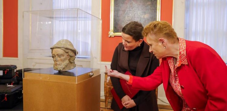 Odzyskane z Niemiec obiekty można oglądać na Zamku Królewskim, (fot. Danuta Matloch/MKiDN)